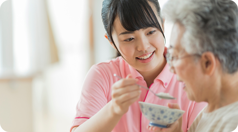 健康状態のチェック・食事の介助 <br><span>「ではまた夕方お伺いいたします」</span>